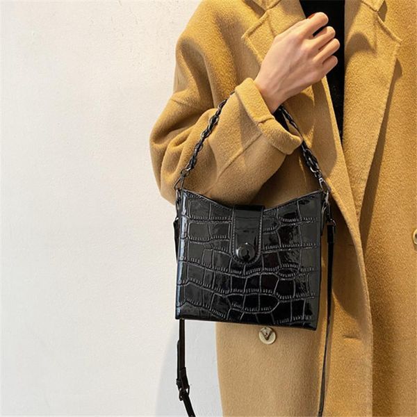 

high sense of western style small female 2021 new trendy wild messenger bag fashion ins one-shoulder armpit