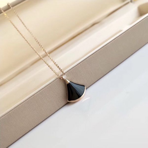 

18k gold necklace 002, Silver