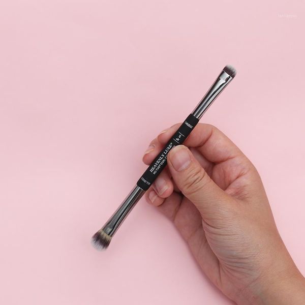 

heavenly luxely dual eyeshadow brush #51