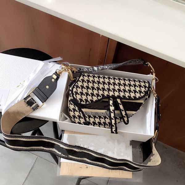 

outlet 2020 new famous brand ladies bag saddle retro messenger hand star celebrity inspiration embroidery shoulder