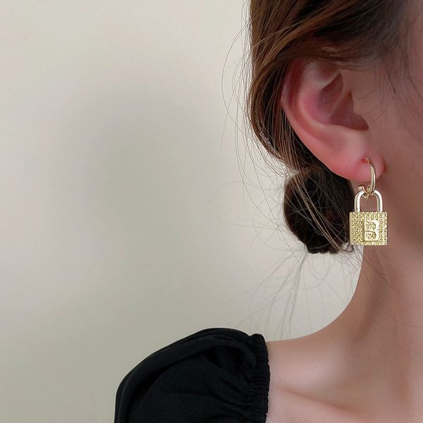 

real gold electroplating 925 silver needle inlaid diamond letter b temperament personality net red cold wind earrings, Golden;silver