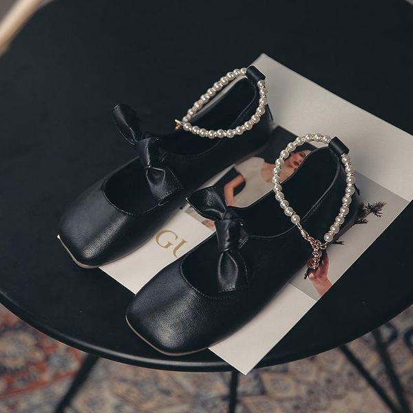 Sandálias Verão 2021 Moda Simples Preto Plano Sapatos de Pérolas Mulheres Embelezamento