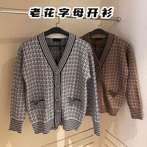 

2022 factory wholesale new autumn printed old letter cardigan basic v-neck long sleeve knitted jacket with core spun yarn, elastic and soft, White;black