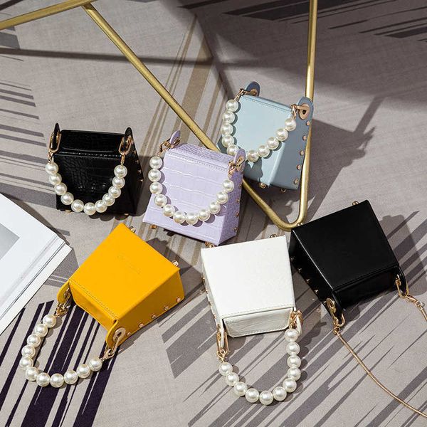 

xiaozhong dign mini cigarette case female snake bone chain one shoulder slanting bag fashion portable pearl bag