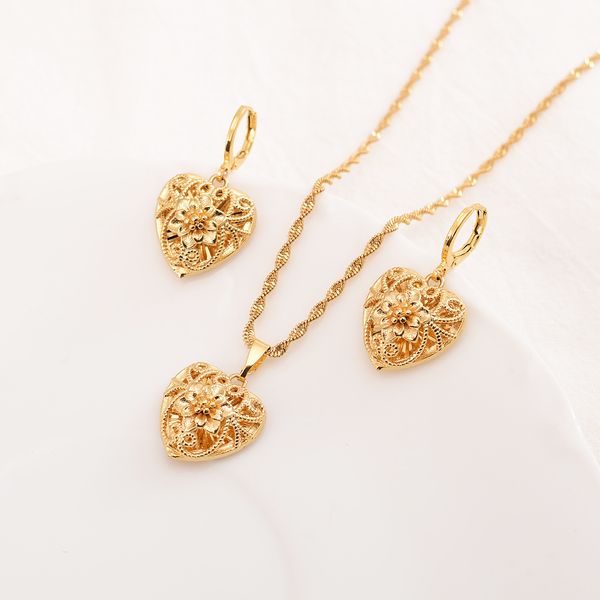 Collana con ciondolo a forma di fiori con foglie di cuore piccolo Catena in oro massiccio 24 carati riempito di amore Gioielli romantici Moda Donna Ragazza Bel regalo