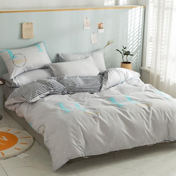 

bedding sets set 4 in 1,uniqueÂ design skin-friendly,microfiber 1 duvet cover,2 pillow shams and bed sheet,,king,twin,full size