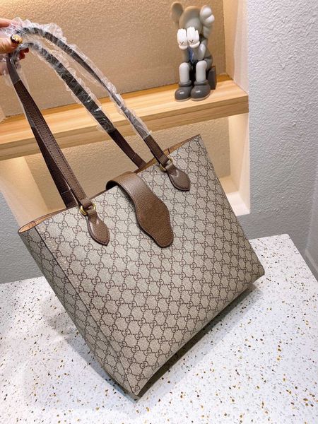 

the designer retro tote bag commutes to a large capacity hand-held mommy shopping bags on one shoulder