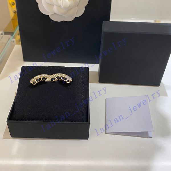 

l-c25 leather knitting brooches pearl diamond classic shaped women's designer brooch luxury jewelry wholesale, Gray