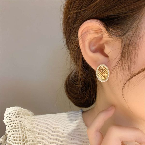 

s925 silver needle korea east gate elegant hollow rose oval earrings, Black