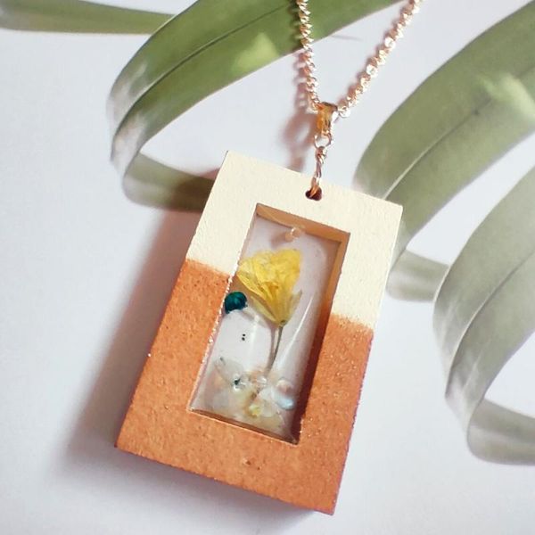 

pendant necklaces renya everlasting dried flower with shell fragments rectangle gradient wood resin pendants necklace for women summer gifts, Silver