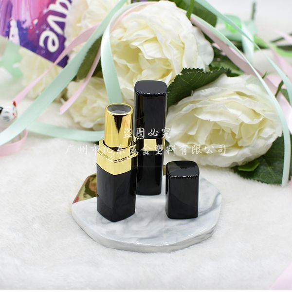 

factory wholesale design make up the new gold tube, square, black, bright lipstick, plastic pipe.