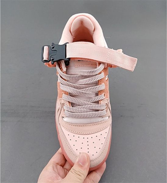 Brown Bad Bunny Shoes Forum Buckle Low The First Cafe Skates Scarpe da ginnastica per uomo Easter Egg Womens Sneakers Donna Sports Chaussures in rosa GW0265