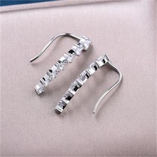 

latt dign new luxury stud earrings white gold 2.0 carat simulated diamond beautiful women earrings, Silver