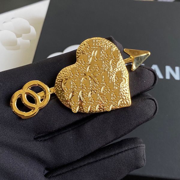 

luxury men and women letter brooch gold love suit sweater accessories, Gray