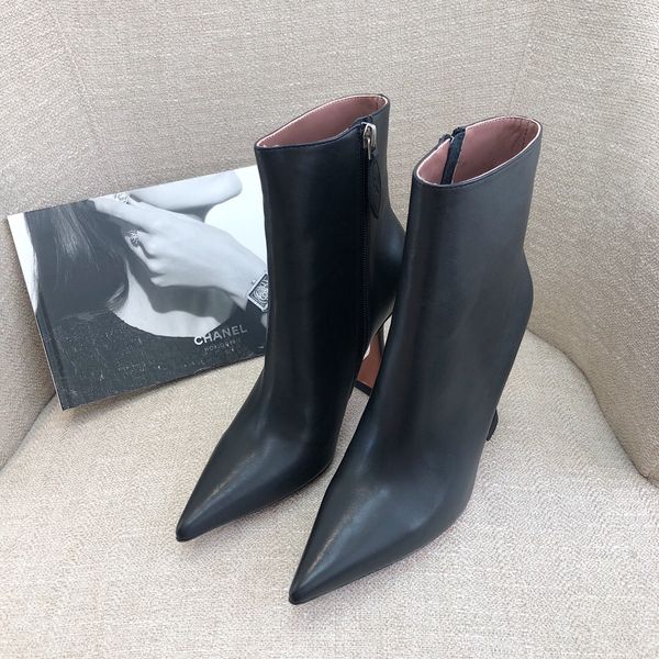 Amina Muaddi Giorgia Botins de salto preto Ankle boots Salto cúbico bico fino Solado de couro com zíper lateral Botas para mulheres sapatos de grife de luxo calçados de fábrica