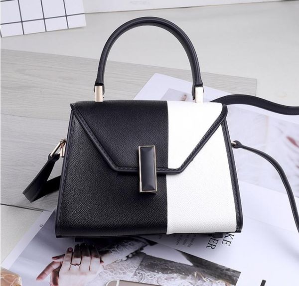 

2020 new portable messenger bag trend color 43 contrast mini shell transparent beach color jelly bag25, Red;black