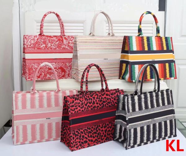 

2020 new luxury 3a+ famous brand ladies bag retro messenger bag handbag star celebrity inspiration embroidery shoulder bag