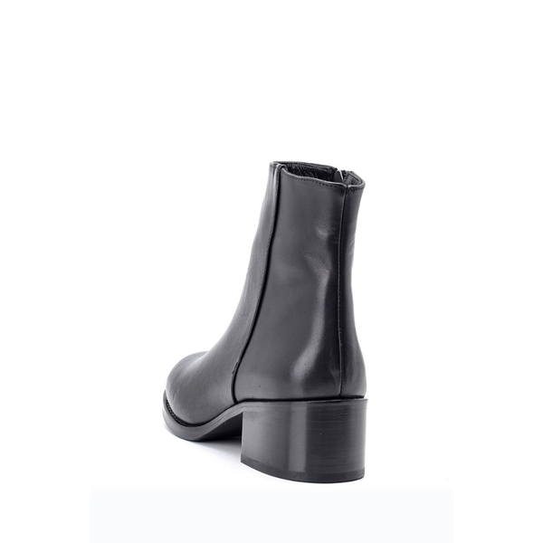

black modern women's heeled boot boots