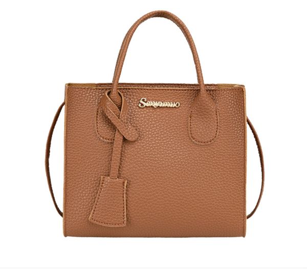 

designers duffel bags 45cm 55cm luxury large capacity travel sale women men genuine leather shoulder fashion bag carry rivets with lock head