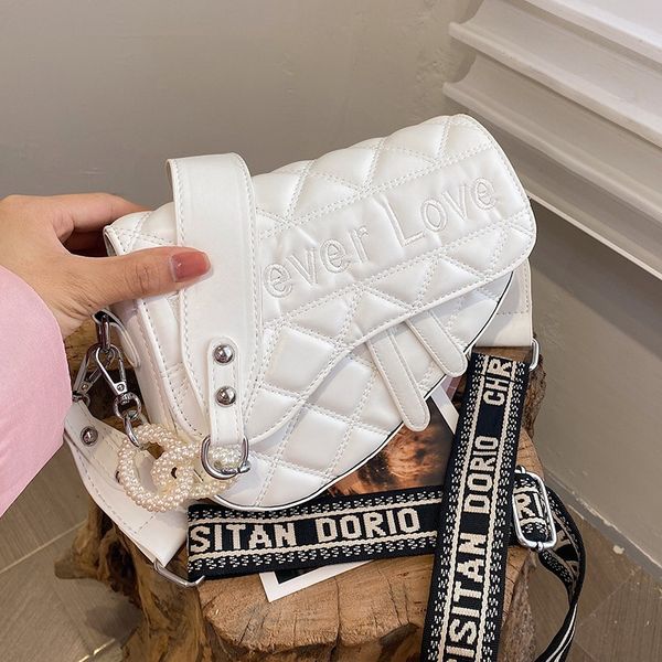 

design purse lingge saddle bag new fashion pearl chain hand wide shoulder belt messenger female
