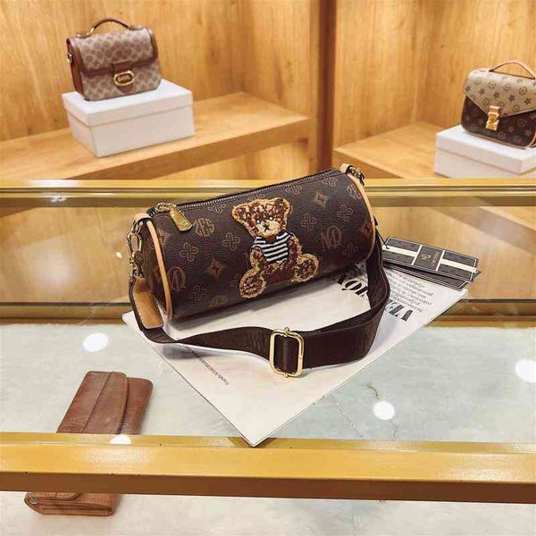 

2022 factory wholesale minority texture women's retro broadband shoulder fashion versatile trendy cylinder pillow messenger bag