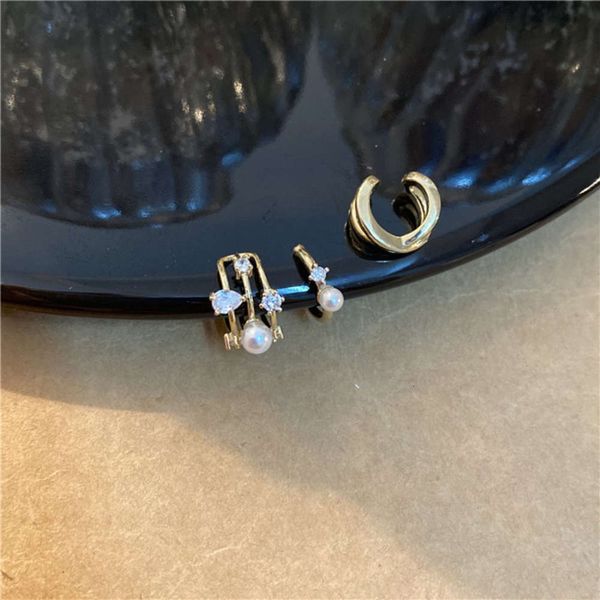 

zircon pearl can be folded with small cartilage ear bone clip, Black