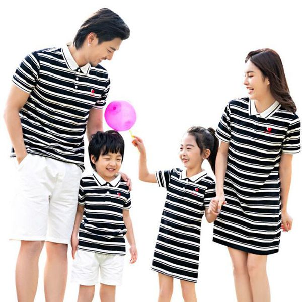 Casual Stripe Family Matching Outfits Mamãe Daddy e Me Roupas Mãe Filha Vestido T-shirt 210429