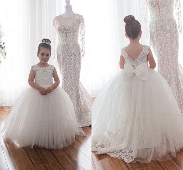 Cute White Flower Girls Dresses Puffy Tulle Princess Little Grl's Pageant Ball Gown Jewel Neck Applique in pizzo Bow Kids Birthday Party Dress Abito lungo per bambini AL9942