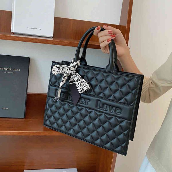 

2022 factory wholesale new high sense large capacity women's fashion versatile lingge messenger bag foreign style one shoulder portable