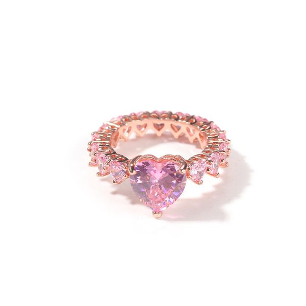 Hip Hop Iced Out Pink Zircon Stone Anelli Charm Love Heart Shape Fedi nuziali per le donne Bling Jewelry Gift