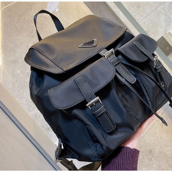 

2021 backpack luxury school bag designer men's black backpacks medium fashion, with triangular women's pockets