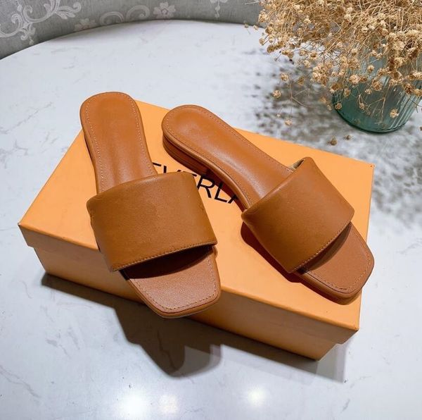 Pantofole stampate con lettera classica Ladies Summer Fashion Hotel Scarpe da spiaggia Infradito Designer di lusso Sandali da vacanza femminili Infradito da donna di marca