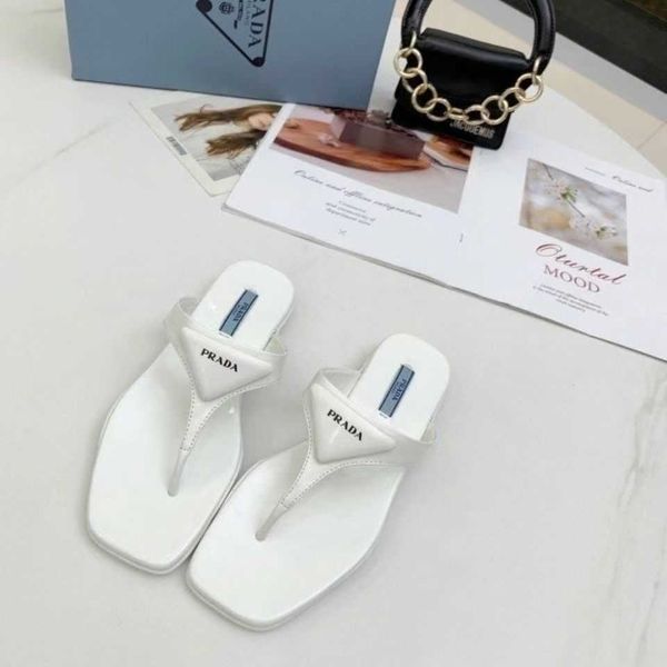 

summer new p family triangle clip toe slippers flat bottom comfortable flip flop anti slip exterior fashion foot rlds zmm, Black