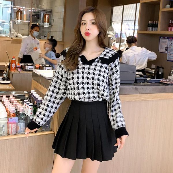 

style in autumn and winter 2021, loose knitted , irregular baby collar, black white plaid women trend women's sweaters, White;black