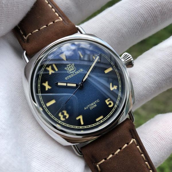 

wristwatches sapphire crystal steeldive 42mm blue dial luminous 200m water resistance japan nh35 automatic movement men's diving watch, Slivery;brown