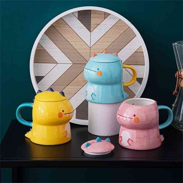 Tazza da caffè con dinosauro simpatico cartone animato dipinto a mano in porcellana con coperchio Tazza da latte per colazione creativa Coppia in ceramica Tazza da tè Bicchieri 210804