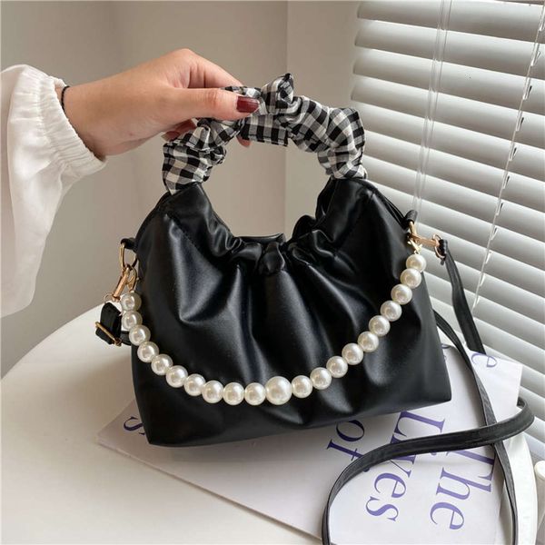 

summer 2021 fashion pearl chain portable shoulder bag