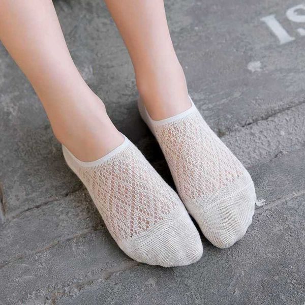 

spring cut-out shallow mouth boat socks hook flower invisible mori silicone, Black