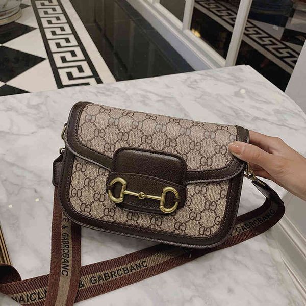 

2022 factory wholesale handbag bag women's autumn and winter minority saddle old flower armpit versatile shoulder