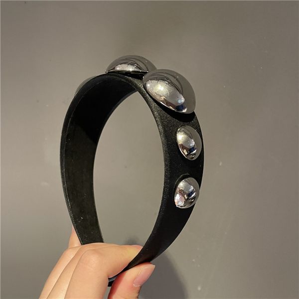 

wide version hoop metal round cake shape net red ornament, Black;brown