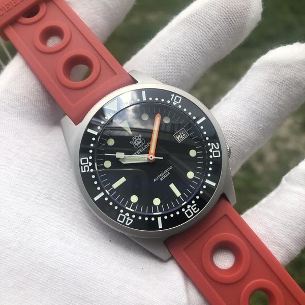 

men automatic watches 200m water resistant 12 luminous bezel stainless steel strap diving wristwatch wristwatches, Slivery;brown