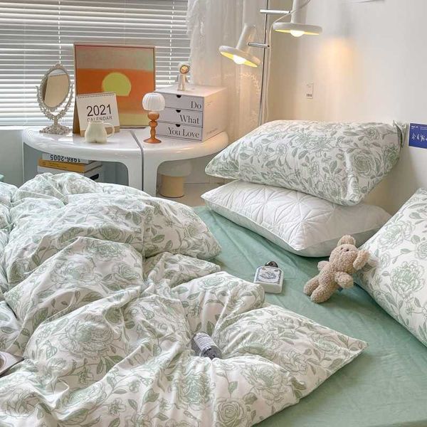 

shop style hand-painted green garden flower bed four piece set of all cotton quilt cover is artistic and elegant