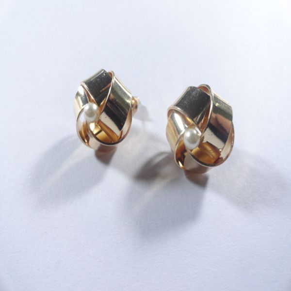 

woman stud fashion temperament leisure time simplicity retro classic dumb gold pearl iron earrings, Golden;silver