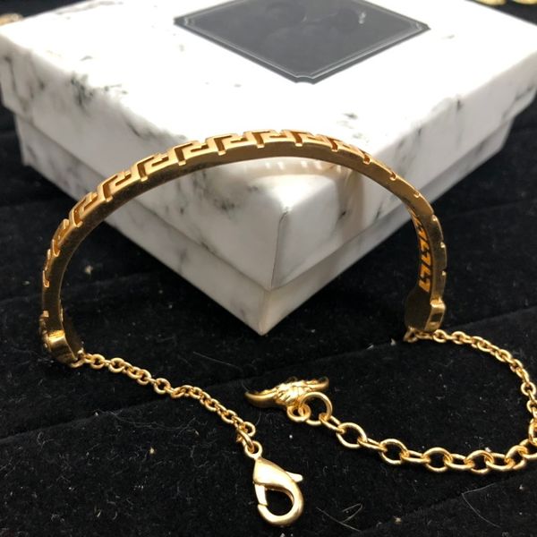Luxo Marca Designer Bangles Alta Qualidade Retro Big Bracelet para Mulher Homens Vintage 18k Moda Reproduters Brass Gold Bangle Bangle