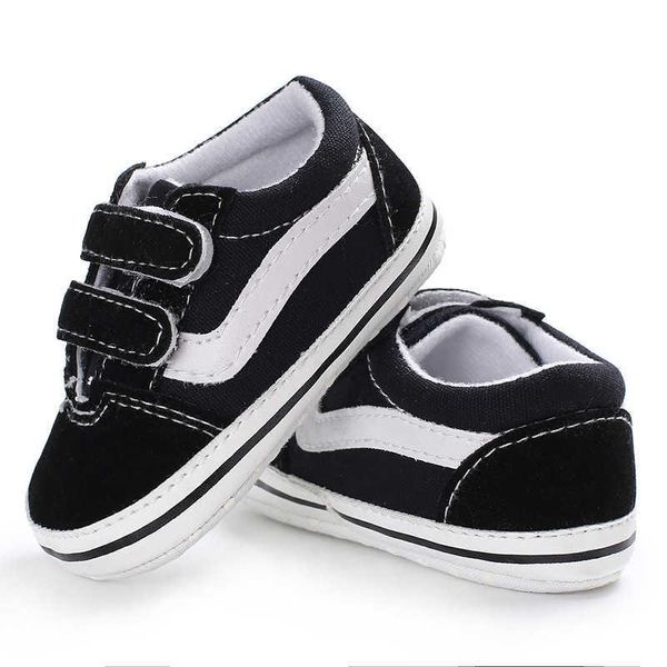 First Walkers Baby-Babybett-Schuhe für Neugeborene, Mädchen und Jungen, rutschfeste Segeltuch-Sneaker, Turnschuhe, Prewalker, Schwarz, Weiß, 0–18 Monate