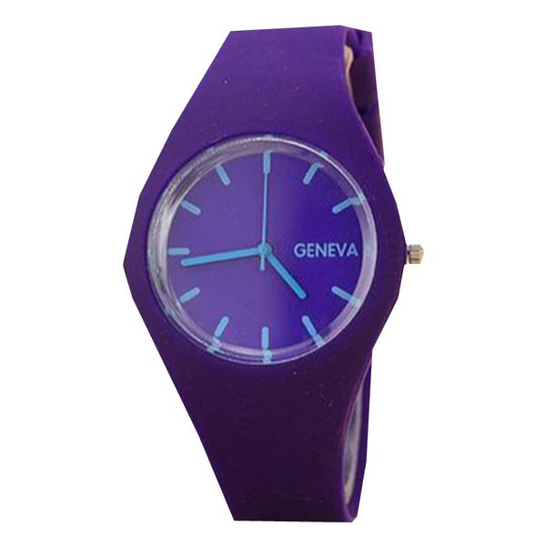 Lady observa os relógios de pulso Ultra-Thin de moda com barra de pulseira de silicone de cor creme de cor creme