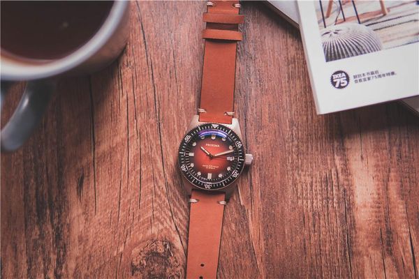 

wristwatches men vintage diving watch cusn8 caseautomatic bronze 62mas bezel red dial, Slivery;brown