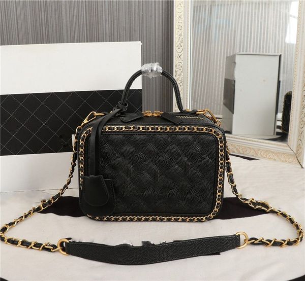 

quilted lambskin fringe chain shoulder bag black size: 21cm