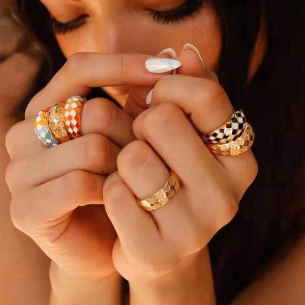 Cluster Ringe Ins Gitter Babes Mode Trend 18k vergoldet Ring für Frauen Party Schmuck Liebe Schachbrett Damen Feine Schmuck Geschenke