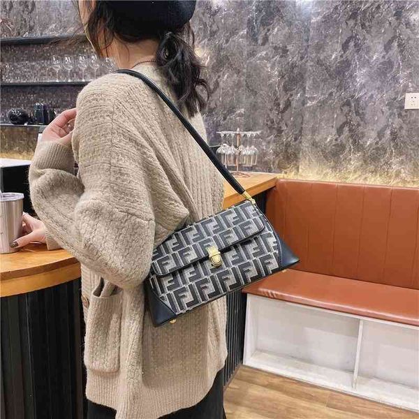 

2022 factory wholesale new model red ins small women's single shoulder versatile underarm diagonal cross bag